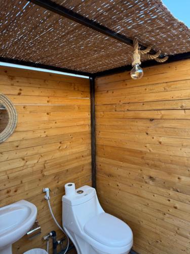 Ένα μπάνιο στο Saif desert camp