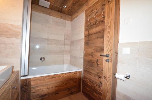 Ένα μπάνιο στο Adelaide B 09