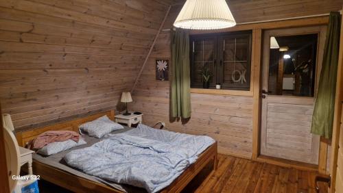 Ένα ή περισσότερα κρεβάτια σε δωμάτιο στο Dobra Chata