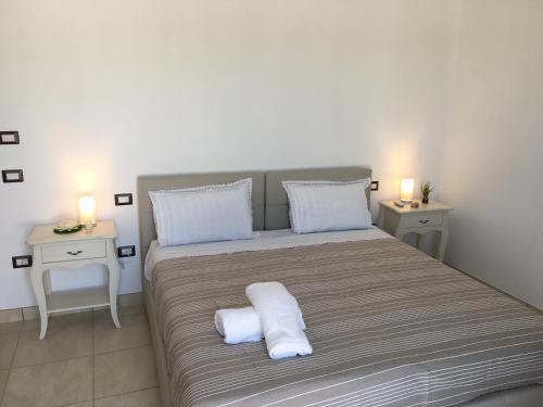 Tempat tidur dalam kamar di Villa Elia - Tenuta Le Scerze - Salento Homes