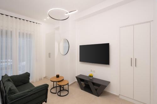 15 mins Walk to Acropolis, Minimalist Studio