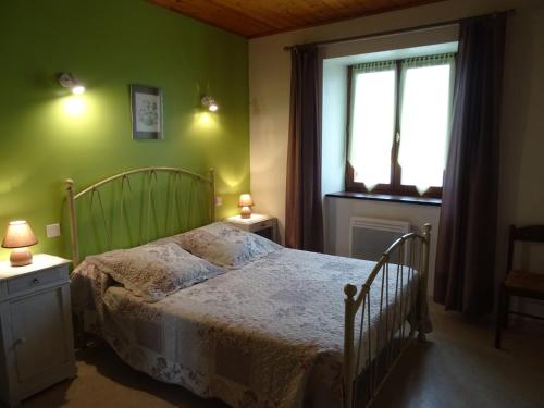 a bedroom with a bed and a window at Gîte de Goutrens in Goutrens
