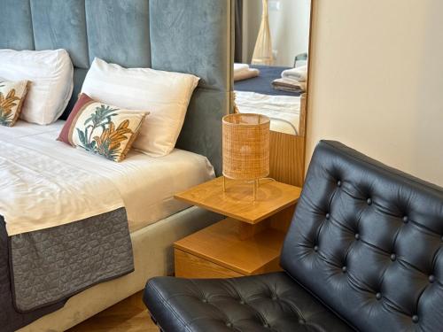 Positive Vibe Luxury Apartment with gated parking