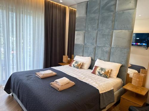 Ένα ή περισσότερα κρεβάτια σε δωμάτιο στο Positive Vibe Luxury Apartment with gated parking