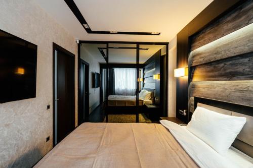 Ένα ή περισσότερα κρεβάτια σε δωμάτιο στο Bright & Modern Flat by the Circus