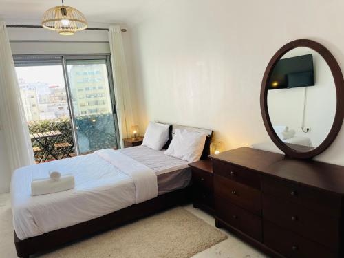 Postel nebo postele na pokoji v ubytování Jolie appt avec Balcon - Hypercentre, proche Medina et Plage