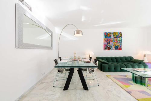 2-Br Luxury Apartment with Sea View and Pool
