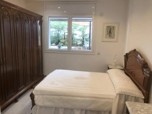a bedroom with a bed and a window at Ethel in Castelldefels