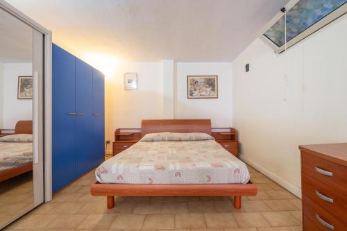 En eller flere senge i et værelse på Casa Serenella