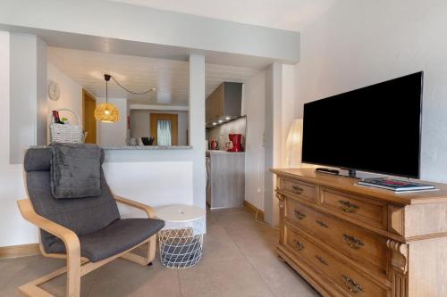 TV a/nebo společenská místnost v ubytování Fewo Max