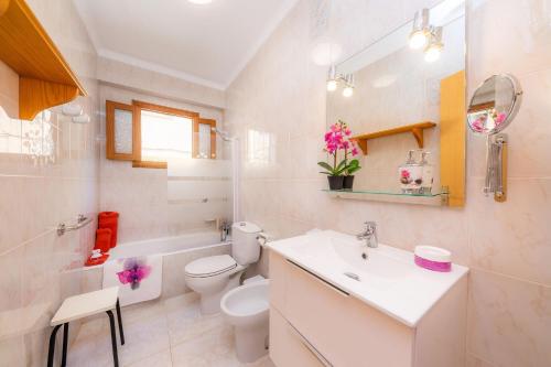 Koupelna v ubytování Tobalu