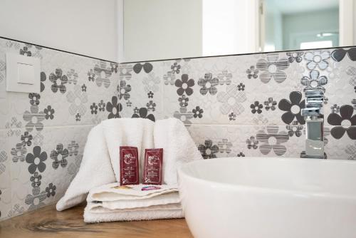 a bathroom with a white tub and a sink at Casa de 10 - 5a in Vejer de la Frontera