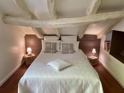 Ένα ή περισσότερα κρεβάτια σε δωμάτιο στο La Cyprienne