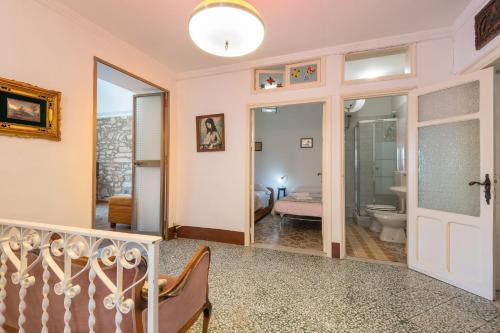 a room with a staircase leading to a bathroom at Il Baglio Antico in Prizzi