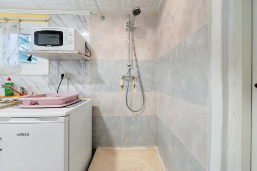 a bathroom with a shower and a sink at Loft Kandy 2 in Calafell