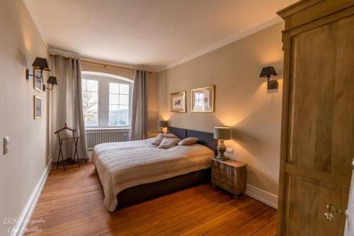 a bedroom with a bed and a window at Apartment Lindenplatz in Langenburg