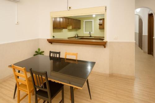 Imagine din galeria proprietății شاليه البرادايس 26 في درة العروس în Durat  Alarous