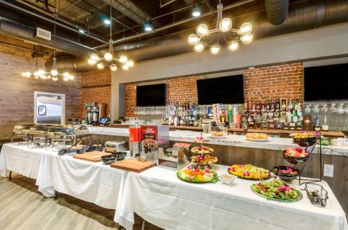 Jídlo v hotelu nebo okolí