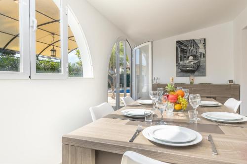 Villa Casa Blanca By home villas 360