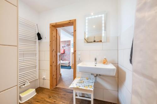 Vannituba majutusasutuses Haus Marschblick Neuenkirchen