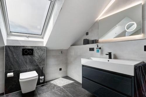 Koupelna v ubytování Moderne offene Dachgeschoßwohnung