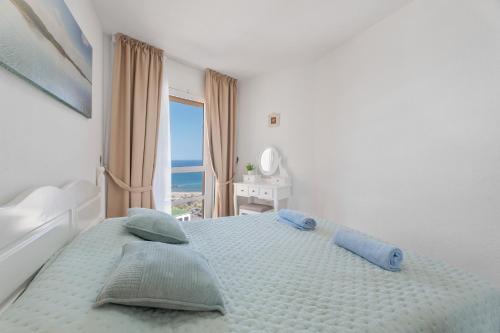 Postel nebo postele na pokoji v ubytování Amazing view over the ocean Y