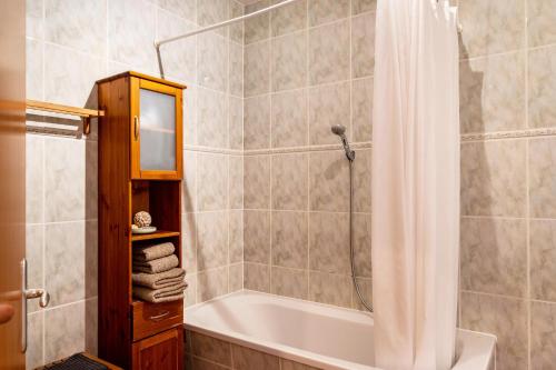 Ένα μπάνιο στο Ferienwohnung Rostocker 7