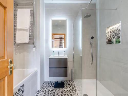 Ένα μπάνιο στο Morar Lodge