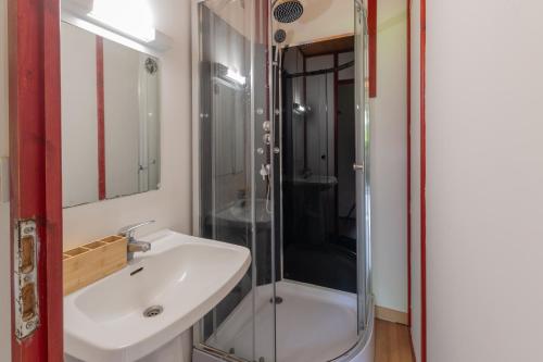 a bathroom with a sink and a shower at Bungalow Moulin Du Gournier in Malbosc