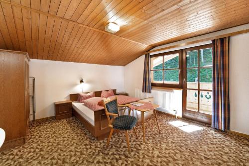a living room with a couch and a table at Alpenchalet Lacknerbrunn bis 30 P in Mayrhofen