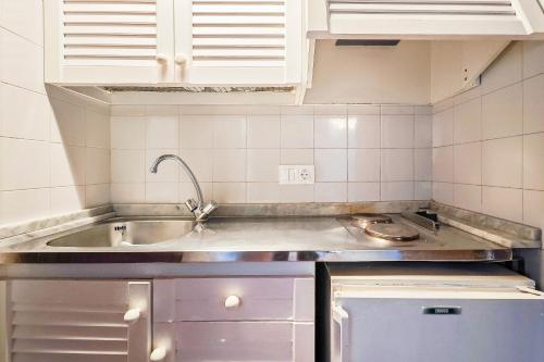 a kitchen with a sink and a counter top at Navila Pasillo Superior in Ibiza Town
