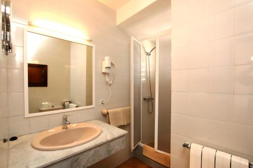a bathroom with a sink and a mirror at Cala Figuera Studio 5b in Cala Figuera