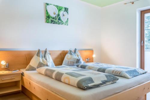 Ένα ή περισσότερα κρεβάτια σε δωμάτιο στο Huterhof Apt Talblick