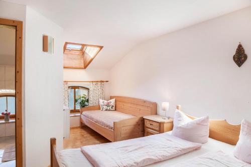 a bedroom with two beds and a couch at Ferienwohnung Talblick in Jachenau