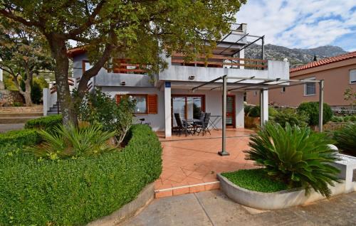 Apartment Paola 2 by Villas Guide