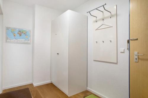 a room with a white closet with a door at Ferienwohnung Karma in Kressbronn am Bodensee