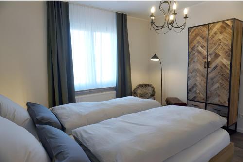 a hotel room with two beds and a window at Ferienwohnung Jost in Allendorf