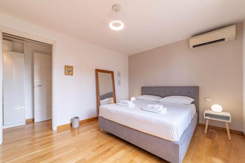 10' Navigli, Penthouse with Panoramic View Milan