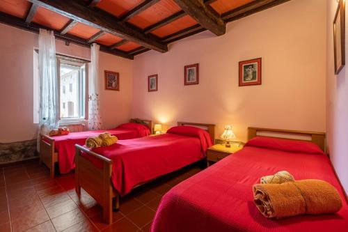 Una cama o camas en una habitación de La pieve - Rose