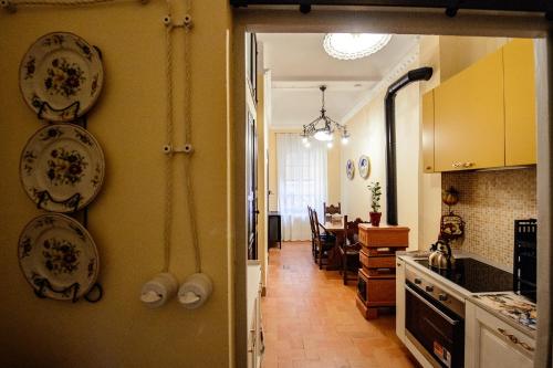a kitchen with plates hanging on the wall at Rinascimento Suite Centro Storico Modena in Modena