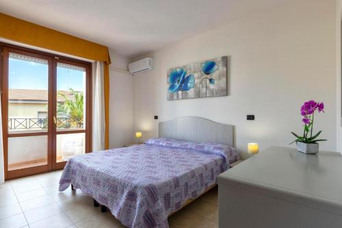 Giường trong phòng chung tại Corallo apartment