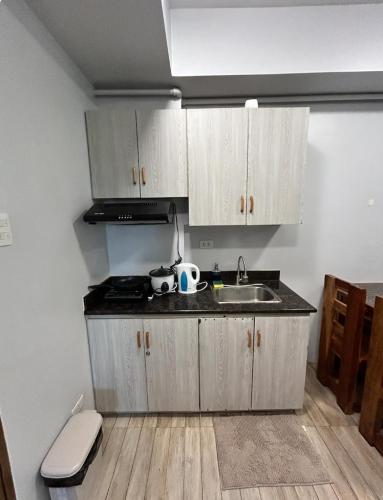 Η κουζίνα ή μικρή κουζίνα στο Stay At Omari