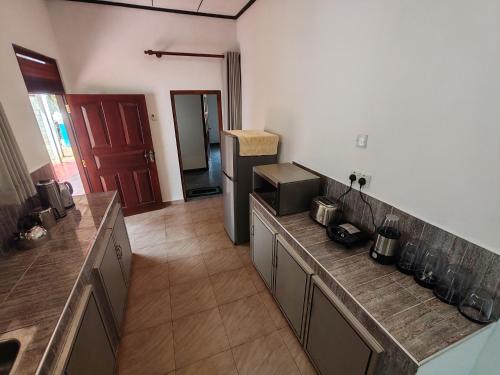 Η κουζίνα ή μικρή κουζίνα στο Villa Sisil Paya