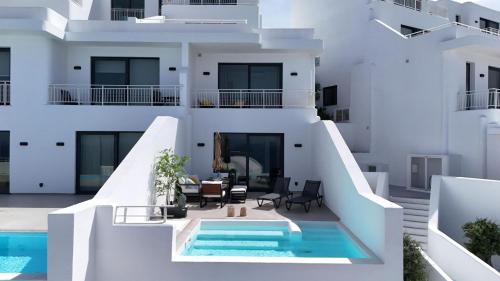 Φωτογραφία από το άλμπουμ του Romantic Santorini-Style Villa with Private Pool and Sea View σε Orga