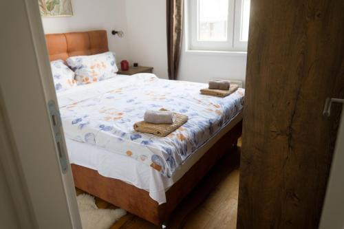 Postel nebo postele na pokoji v ubytování Apartment Bjelasnica Vucica Lodge