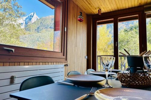 Spacious flat with views of Mont Blanc Parking