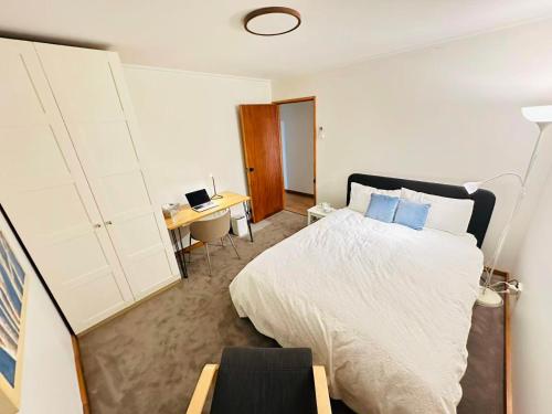 Postel nebo postele na pokoji v ubytování 1B1B Private Studio near Doncaster Westfield