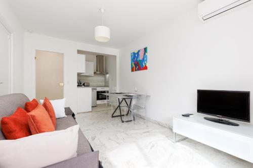 Upstays - 1 Bedroom - Balcony - Calm