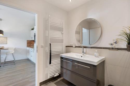 a bathroom with a sink and a mirror at Wohnanlage Am Mühlenteich in Timmendorfer Strand
