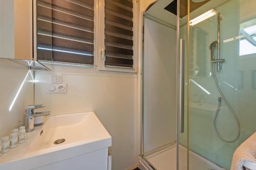 Koupelna v ubytování La Maison Des Gardiens De L'océan -